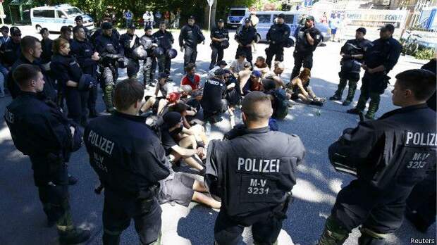 http://ichef.bbci.co.uk/news/ws/624/amz/worldservice/live/assets/images/2015/06/07/150607130141_anti-g7_protestors_624x351_reuters.jpg