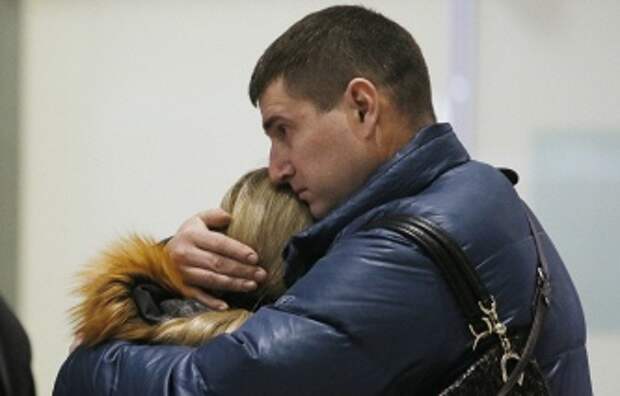Родственники пассажиров потерпевшего крушение самолета авиакомпании "Когалымавиа", в аэропорту Пулково. Самолет Airbus-321, выполнявший рейс Шарм эш-Шейх -Санкт-Петербург, на борту которого находились 224 человека, включая членов экипажа, разбился в 100 км от Эль-Ариша на севере Синайского полуострова утром 31 октября