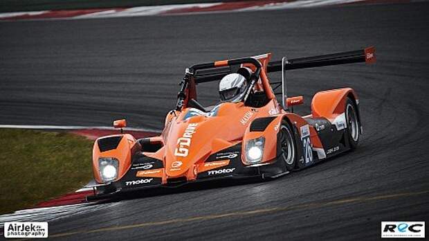 Ligier js53 Evo 2. Даже в раскраске «младший» брат повторяет «старшего». Сам Роман Русинов присутствовать на REC не смог – готовился к этапу FIA WEC в Китае.