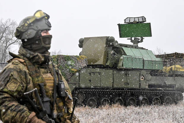 Минобороны: войска РФ в зоне СВО прекратили бои на время перемирия