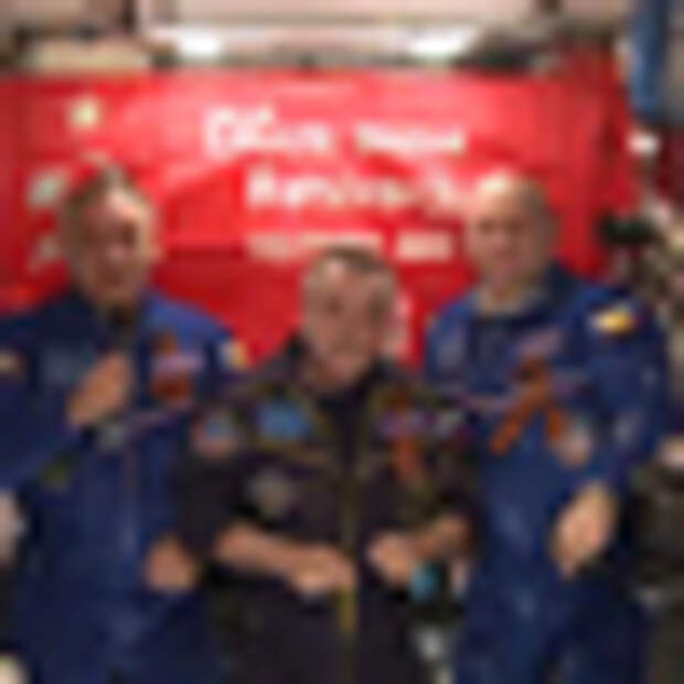 Знамя Победы отправилось с космонавтами на МКС