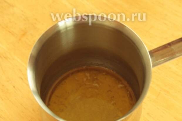 Готовим тесто. Растопить (но не кипятить) масло и слегка остудить.