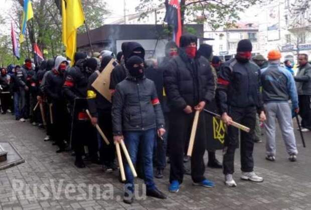 Фотография «300 запорожцев против "Правого сектора"» признана одной из лучших в мире Фотография «300 запорожцев против "Правого сектора"» признана одной из лучших в мире