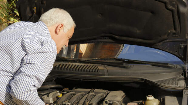 Автоэксперт Бахарев рассказал о признаках скорой поломки двигателя