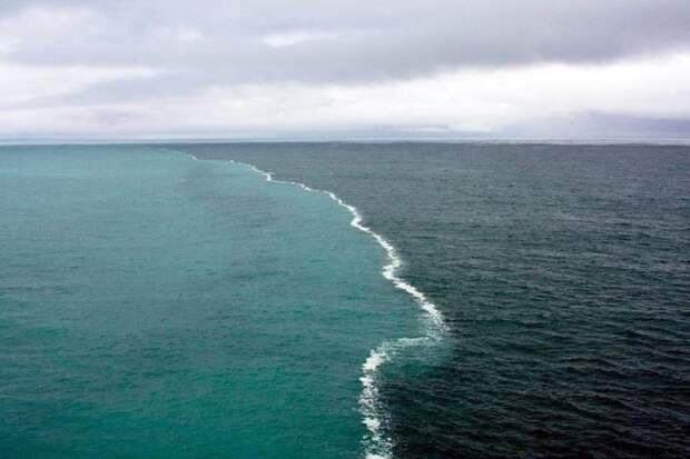 4. Место встречи Атлантики с Арктическими водами, недалеко от Аляски река, течение