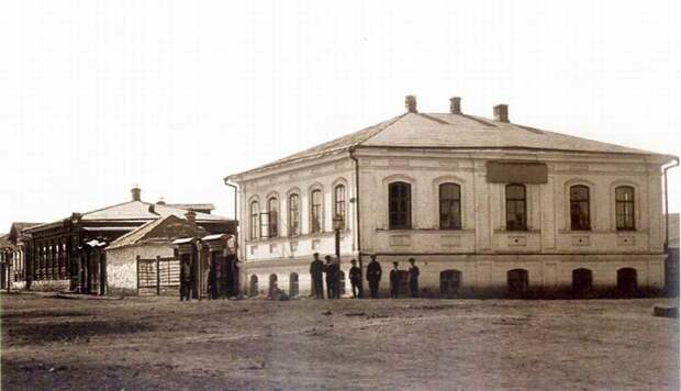 Угол Сибирской и Ключевской улиц.