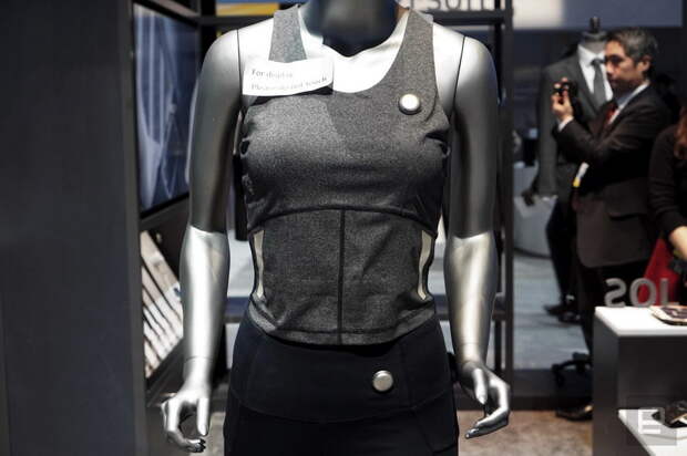 samsung-booth-wearables-gallery-8-1