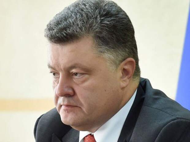 Порошенко нужно держать наготове самолет для быстрого побега - аналитик