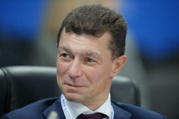 Топилин назвал число россиян с зарплатами в конверте