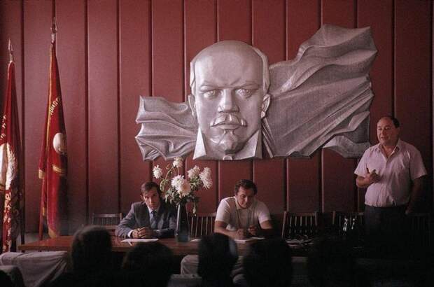 Рассмотрение ряда вопросов, 1988 год. Фотограф Бруно Барби (Bruno Barbey).