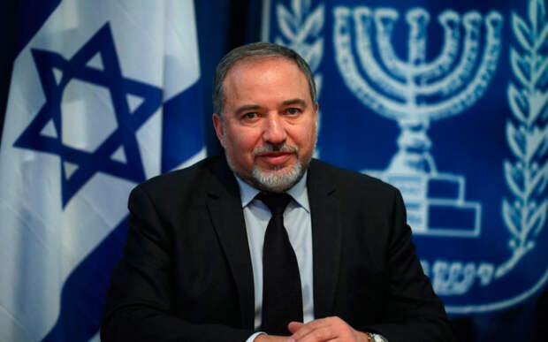 «Это капитуляция перед террором», — министр обороны Израиля подал в отставку