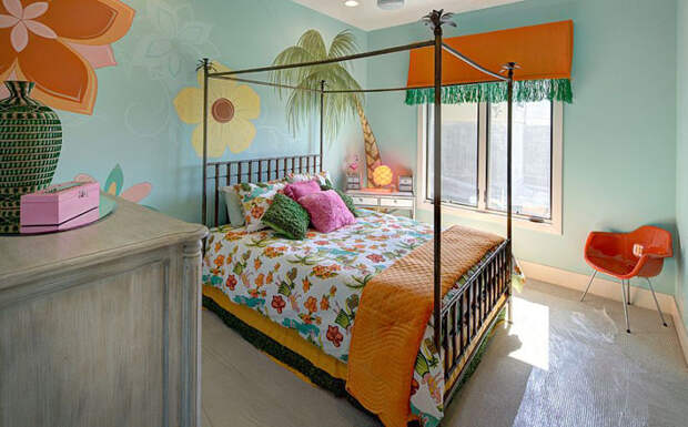 Потрясающие интерьеры детских комнат: Спальня для девочки от Robin Bond Interiors