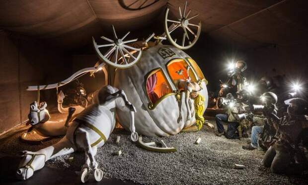 В Великобритании открылся мрачный «Диснейленд» - Dismaland (21 фото)
