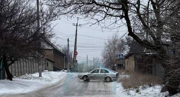 Автомобиль развернуло на Гвардейке, гололёд