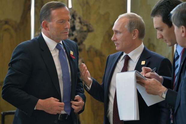 Премьер-министр Австралии Тони Аббот и президент России Владимир Путин перед началом второго рабочего заседания лидеров экономик форума АТЭС