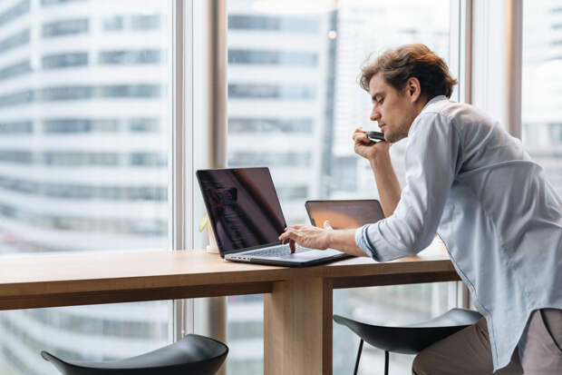 «Специалистов не хватает катастрофически» Бизнес столкнулся с дефицитом кадров в сфере ИИ. Как эту проблему будут решать в России?