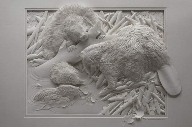 Художник изящно создает скульптуры животных из бумаги