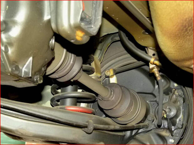 Новенький законсервированный Mercedes-Benz E-class W123 (10)