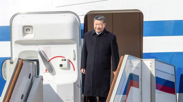 Кортеж Си Цзиньпина прибыл к гостинице после переговоров главы КНР с Путиным