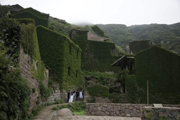 Китайская деревня-призрак, переходящая во власть природы