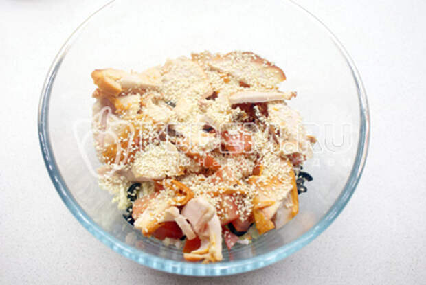 Добавить семена кунжута. - Салат с копчёной куриной грудкой. Кулинарный рецепт с фотографиями приготовления салата с копчёной куриной грудкой