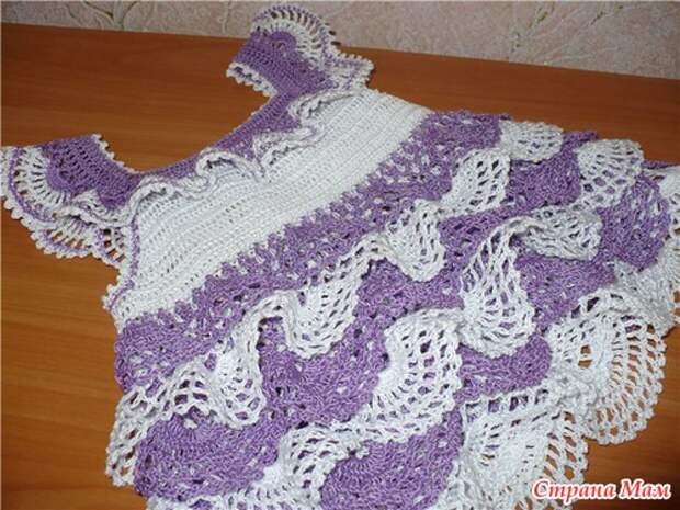 Платье с рюшами и шляпка