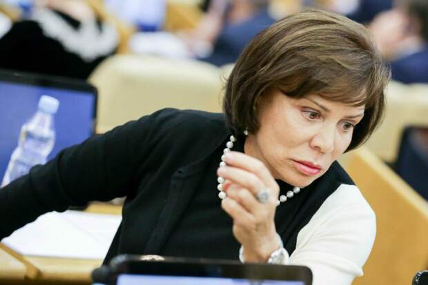 Актриса Поплавская осудила депутата Роднину за слова о пенсиях