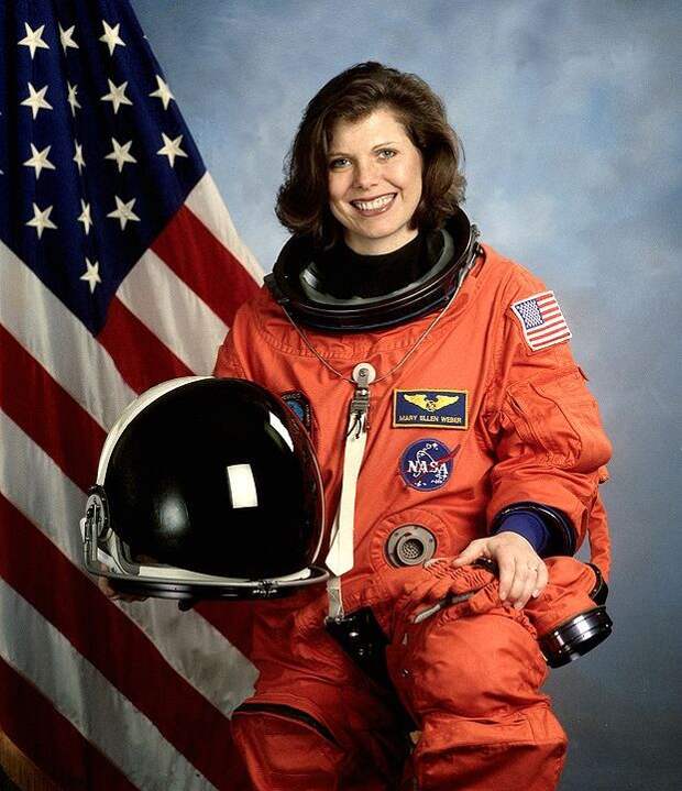 американская женщина-космонавт / астронавт Мэри Эллен Уэбер. Фото