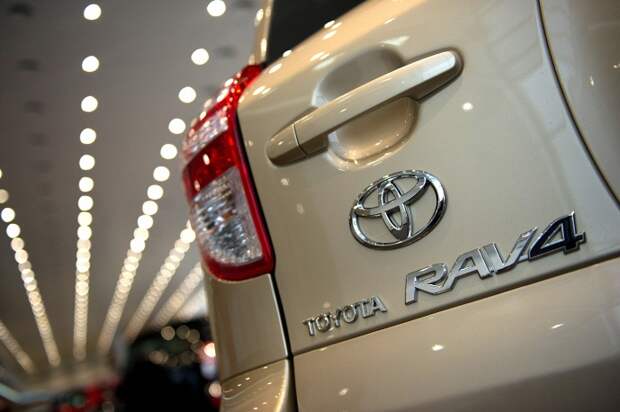 Toyota RAV4 – полноприводный в комплектации Престиж плюс – 2,5 л., 180 л.с.  В Москве страховая премия увеличится до 8785, 9 рубля.  Полис подорожает на 2539, 5 рубля.
