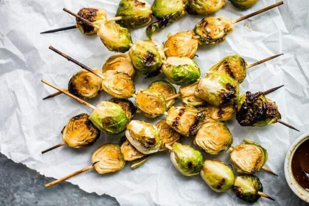 Шашлык из брюссельской капусты. \ Фото: i.pinimg.com. Шашлык из брюссельской капусты. \ Фото: i.pinimg.com.