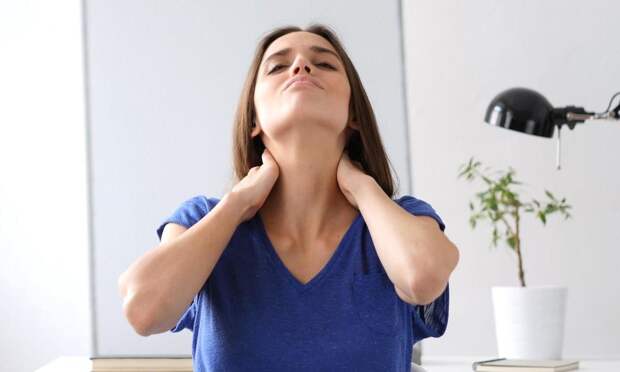 Действует лучше кофе: 4 упражнения для шеи, чтобы мозг начал работать быстрее