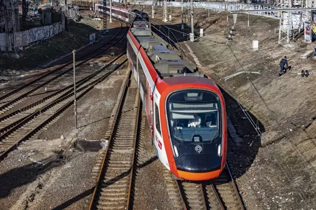 Впервые в Свердловской области машинистом электрички стала женщина