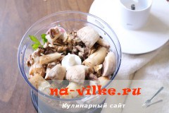 Фаршированные творогом и зеленью шампиньоны