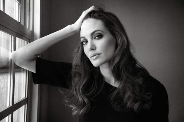 12 Анджелина Джоли