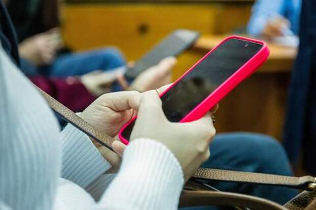 Новая схема телефонного мошенничества: россиянам звонят с коротких банковских номеров