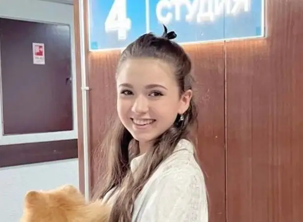 Огромный медведь от Вани Дмитриенко и закрытая вечеринка. Камила Валиева отметила день рождения