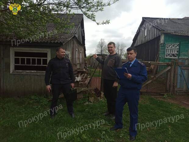 На жительницу Арсеньево возбудили дело за прописку четверых человек в старом заброшенном доме