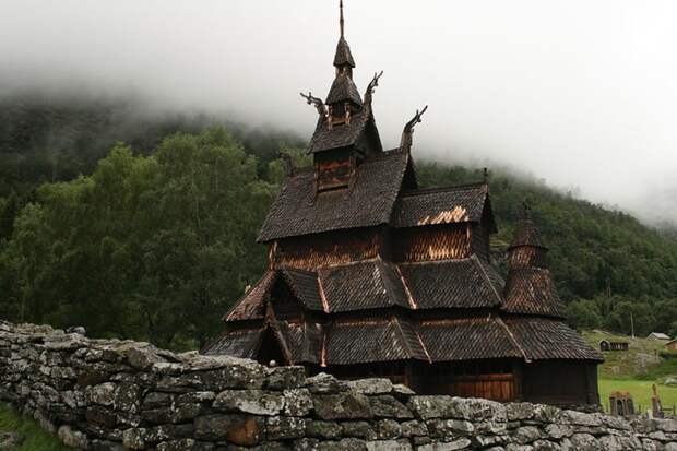 Деревянная церковь в Боргунде