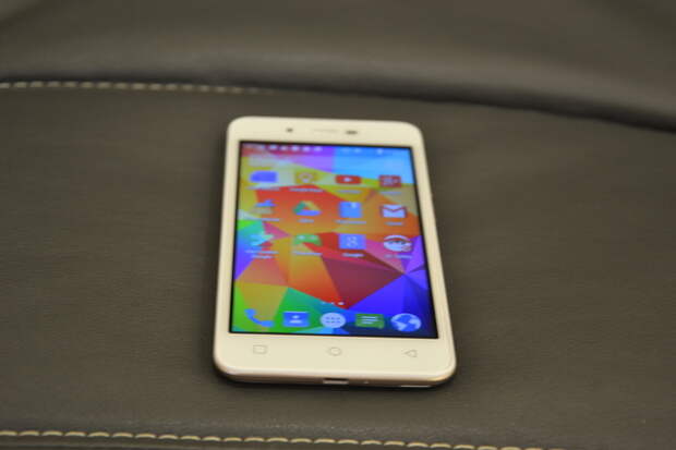 Фронтальная панель Micromax Canvas Spark