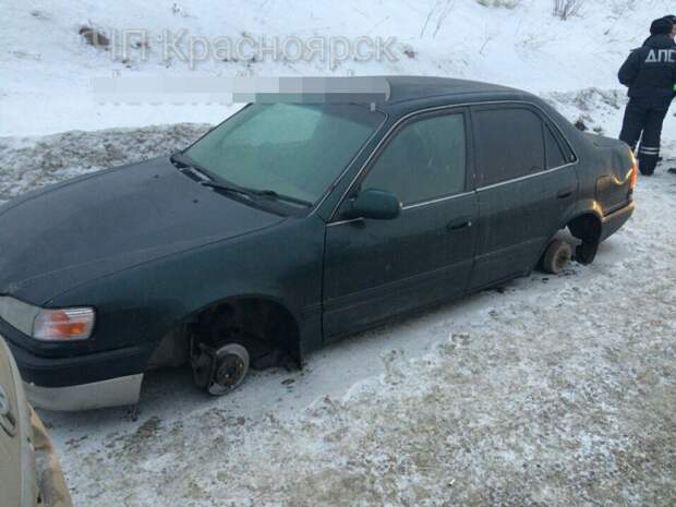 Сломавшийся на трассе автомобиль разграбили за ночь toyota, кража воровство