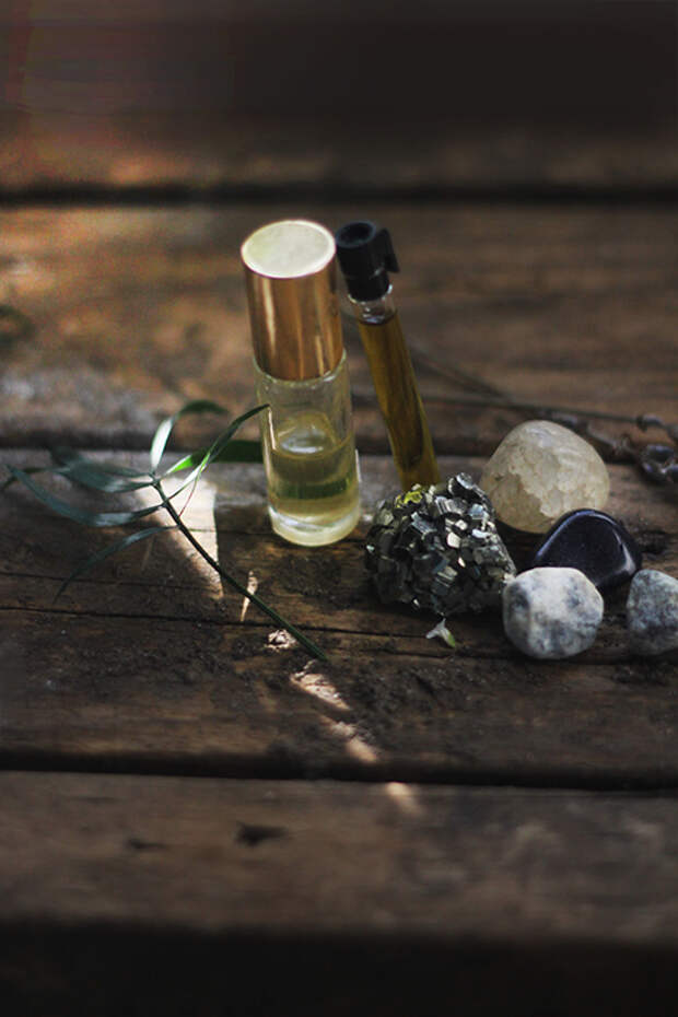 Essential-oils-on-wood (466x700, 352Kb)