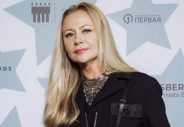 Мария Миронова развелась с мужем, который на 18 лет моложе неё, и судится с ним за опеку над сыном