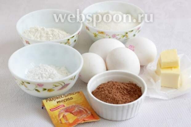 Для бисквита возьмём такие продукты: яйца, муку пшеничную, муку рисовую (крахмал прекрасно подойдёт), какао порошок, сахар, ванилин, сливочное масло, разрыхлитель.