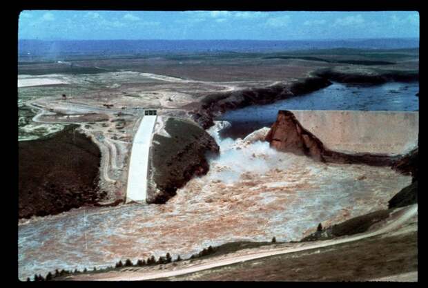 Failure of the Teton Dam near Rexburg, Idaho on Saturday June 5, 1976. At 350 feet, this is the tallest dam that has ever failed.jpg