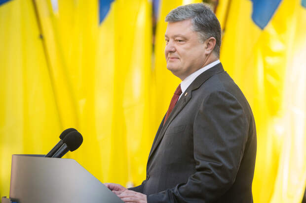 Порошенко подписал закон о введении военного положения на Украине на 30 дней Порошенко подписал закон о введении военного положения на Украине на 30 дней