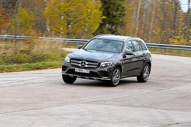Mercedes-Benz стабилен в любых условиях – от бездорожья до скоростного автодрома. Но драйва BMW от него не ждите.