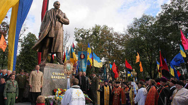 Украинцев лишают исторической памяти