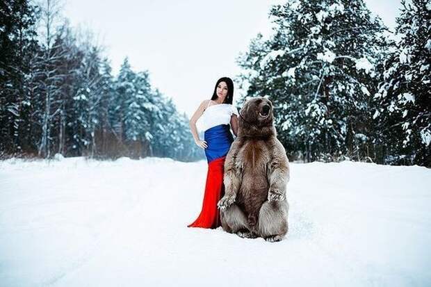 Новая фотосессия с девушкой и медведем. 7 впечатляющих кадров