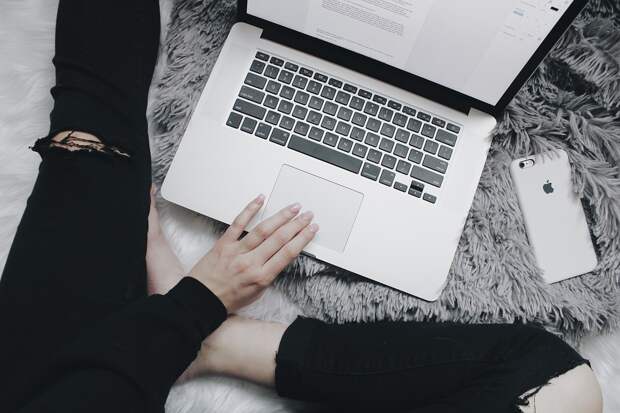 laptop-2585956_960_720 alt