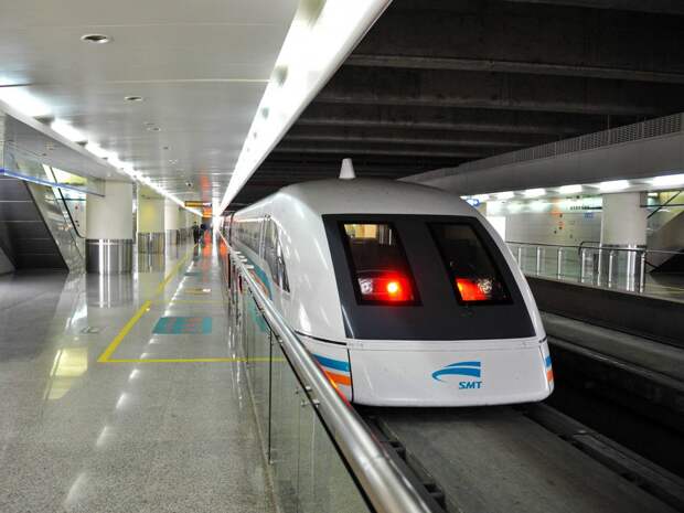 speed-at-nearly-300-miles-per-hour-on-shanghais-maglev-train